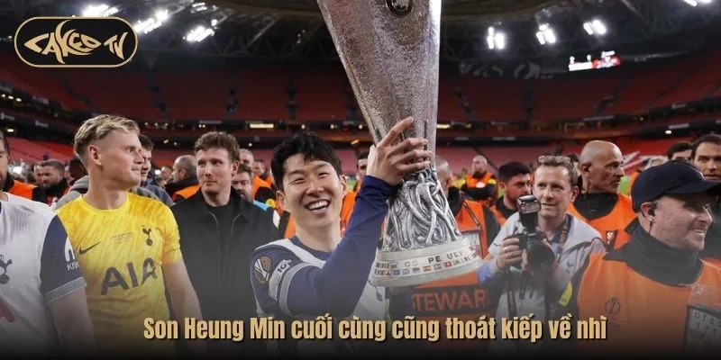 Son Heung Min cuối cùng cũng thoát kiếp về nhì